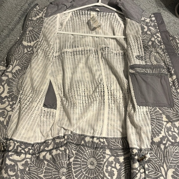 Lululemon jacket - Picture 3 of 6